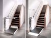 Rollstuhllift Delta auf enger Treppe im Innenbereich